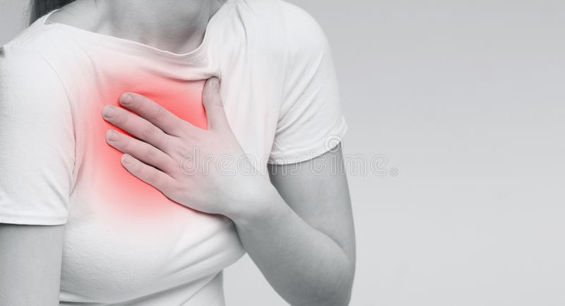 Dor no peito depois de comer: é refluxo ou o coração?